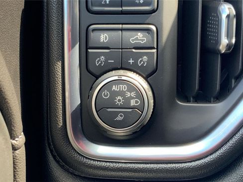 Used 2020 Chevrolet Silverado 1500 RST image 17