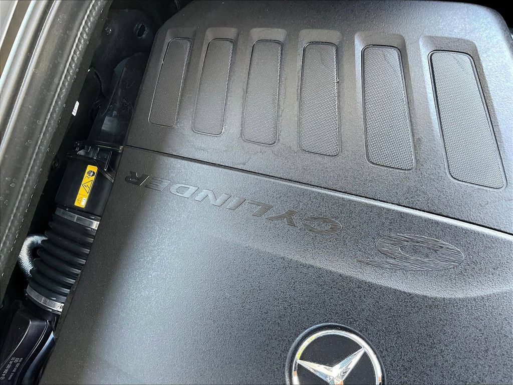 Certified 2025 Mercedes-Benz GLE 450 4MATIC w/ AMG Line Exterior image 33
