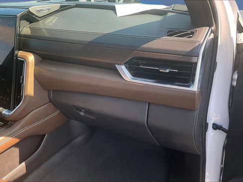 Used 2025 GMC Yukon Denali Ultimate AWD/4WD image 27