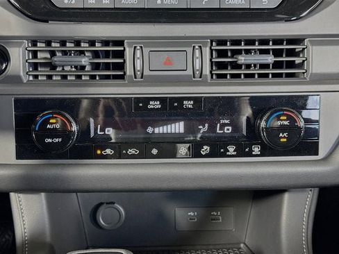 New 2025 Nissan Pathfinder S image 16