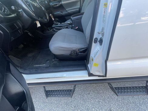Used 2016 Toyota Tacoma SR image 12