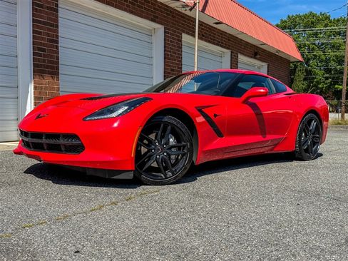 Used 2019 Chevrolet Corvette Stingray Coupe w/ Carbon Flash Badge Package RWD image 2
