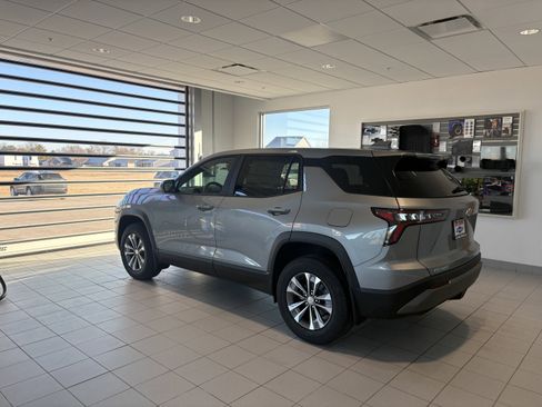 New 2026 Chevrolet Equinox LT image 3