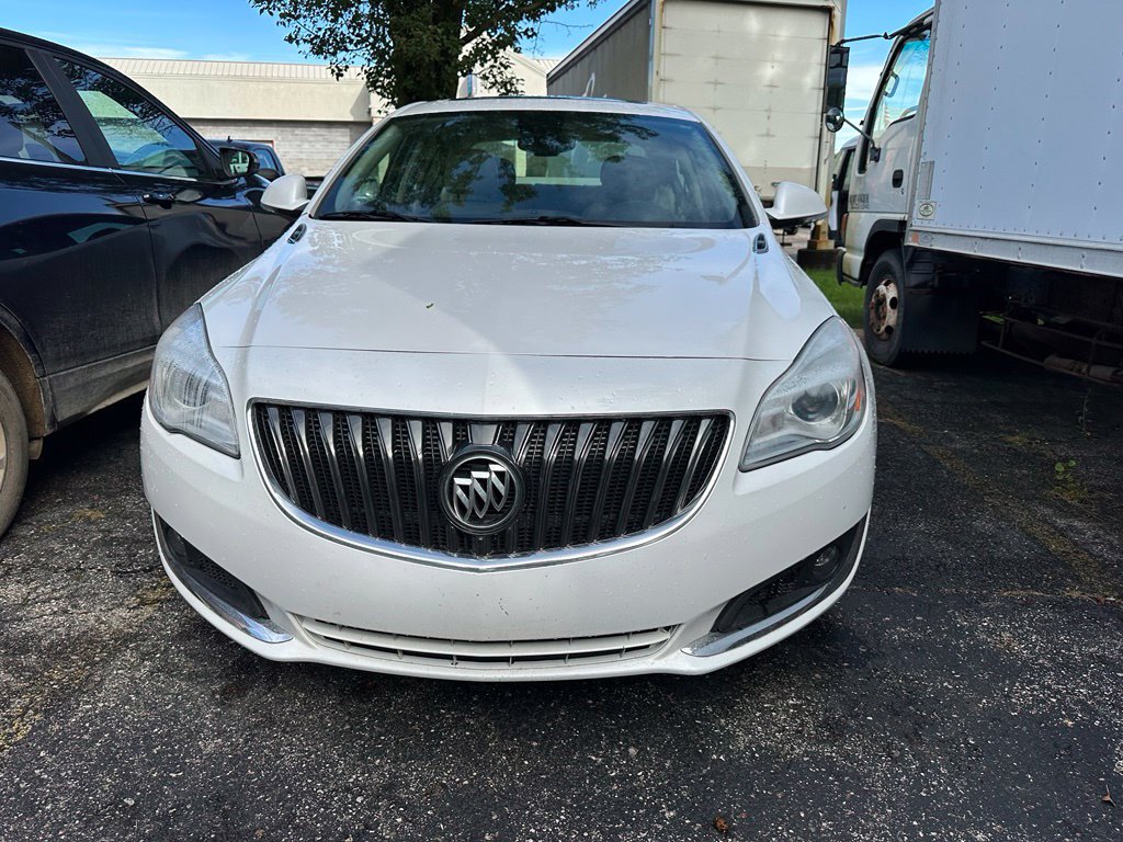 Used 2016 Buick Regal Premium w/ Experience Buick Package AWD/4WD image 2