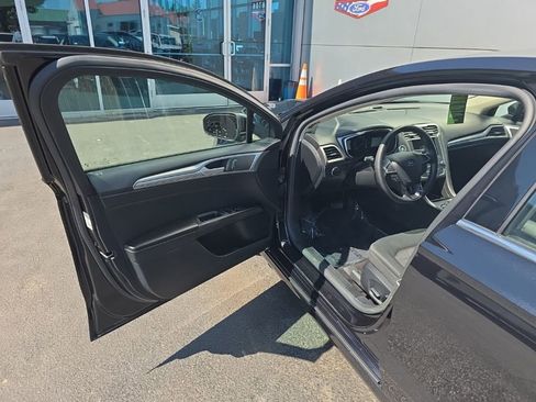 Used 2020 Ford Fusion SE FWD image 10
