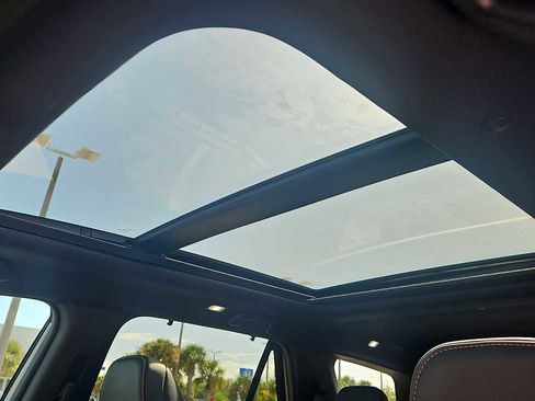 Used 2025 Honda Pilot TrailSport image 16