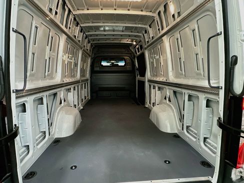Used 2024 Mercedes-Benz eSprinter 170 Cargo image 25