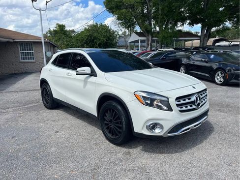 Used 2018 Mercedes-Benz GLA 250 4MATIC w/ Premium Package image 3