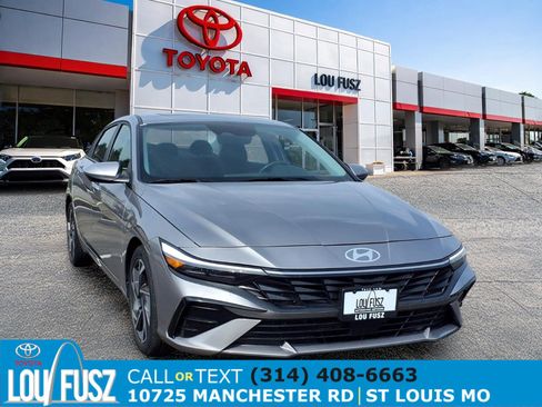 Used 2025 Hyundai Elantra SEL FWD image 1