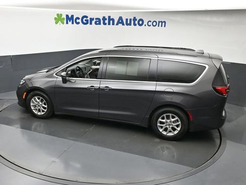Used 2022 Chrysler Pacifica Touring-L FWD image 21