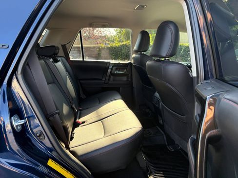 Used 2022 Toyota 4Runner TRD Off-Road Premium AWD/4WD image 27