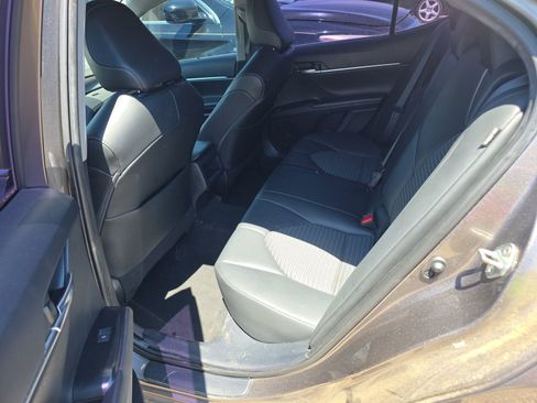 Used 2020 Toyota Camry SE FWD image 11