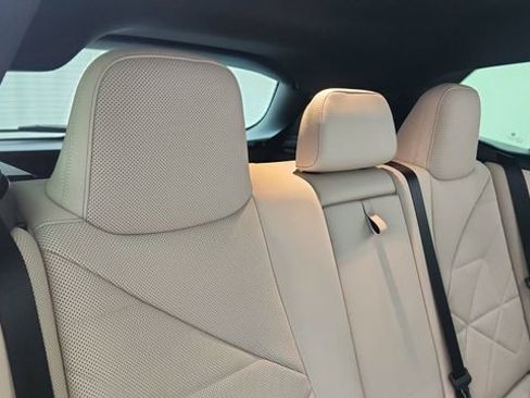 Used 2023 BMW iX xDrive50 w/ Premium Package image 27