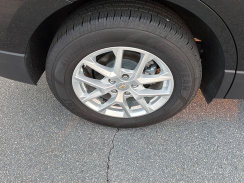 Used 2024 Chevrolet Equinox LT FWD image 36