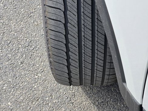 New 2025 Volvo XC40 B5 Core w/ Protection Package Premier image 13