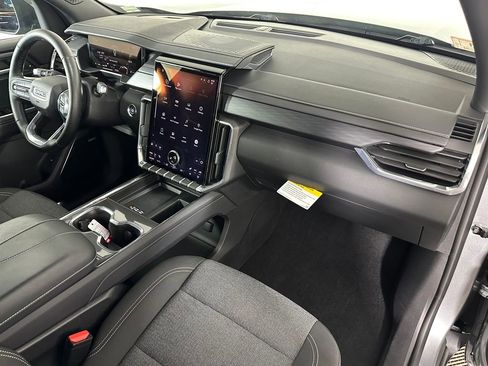 Used 2025 GMC Acadia Elevation w/ LPO, Floor Liner Package AWD/4WD image 33