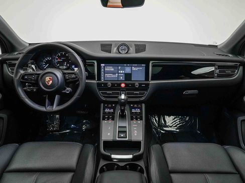 Used 2025 Porsche Macan Turbo image 17