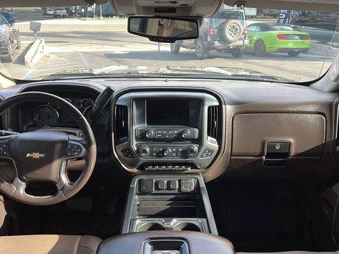 Used 2018 Chevrolet Silverado 1500 LTZ Z71 w/ LTZ Plus Package AWD/4WD image 22