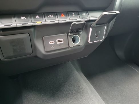 Certified 2022 Chevrolet Silverado 1500 Custom RWD image 23