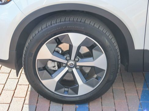 Certified 2025 Volvo XC40 B5 Core w/ Protection Package Premier image 7