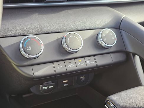 Used 2025 Hyundai Elantra SE image 22