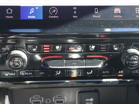 Used 2024 Jeep Grand Cherokee L Limited w/ Luxury Tech Group II image 46