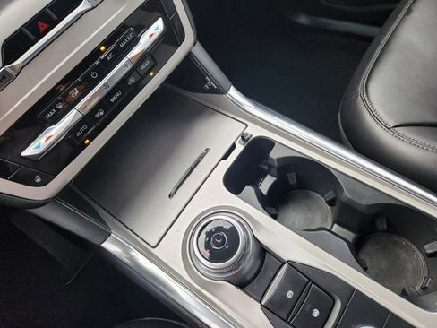 Used 2022 Ford Explorer XLT w/ Equipment Group 202A image 19