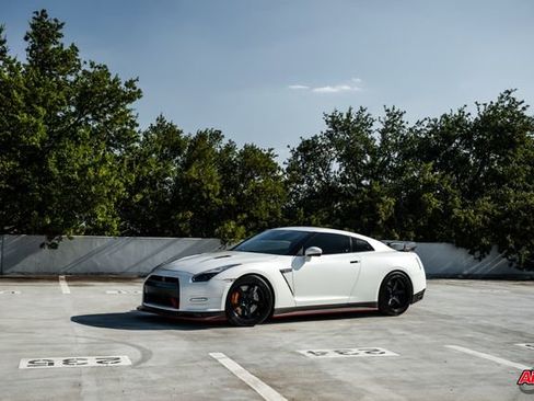 Used 2014 Nissan GT-R Premium image 19