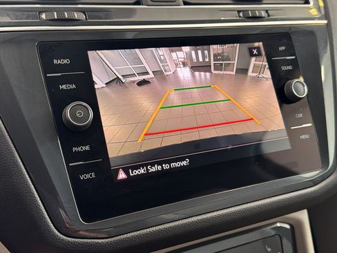 Certified 2023 Volkswagen Tiguan SE FWD image 24