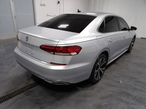 Used 2021 Volkswagen Passat 2.0T SE image 5