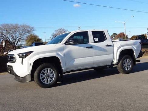 Used 2024 Toyota Tacoma SR image 2