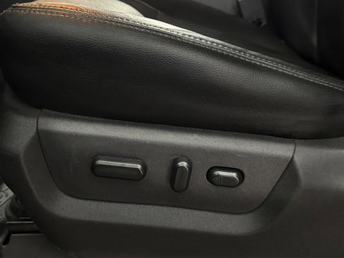 Used 2015 Ford F250 Lariat w/ Lariat Interior Package image 27