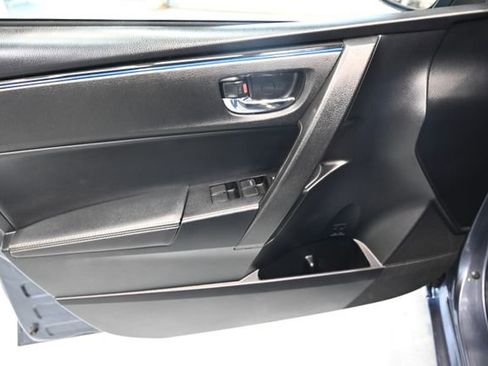 Used 2017 Toyota Corolla SE w/ SE Premium Package FWD image 27