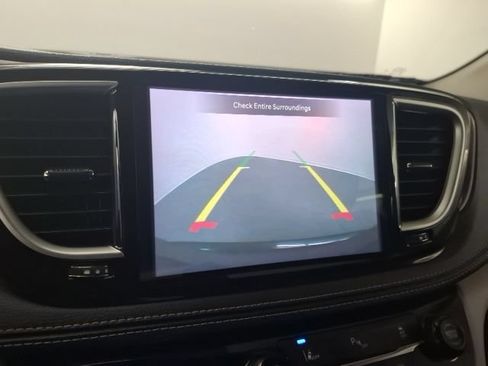 Used 2023 Chrysler Pacifica Touring-L FWD image 24