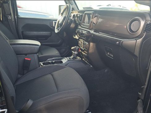 Used 2023 Jeep Wrangler Unlimited AWD/4WD image 9