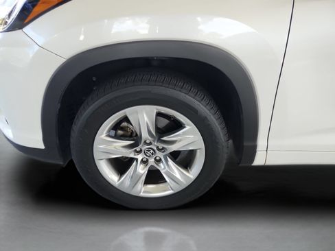 Used 2018 Toyota Highlander Limited FWD image 29