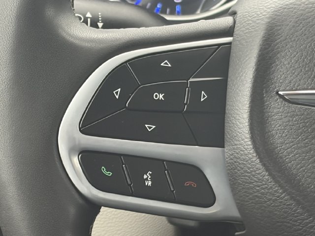 Used 2024 Chrysler Pacifica Touring-L FWD image 15