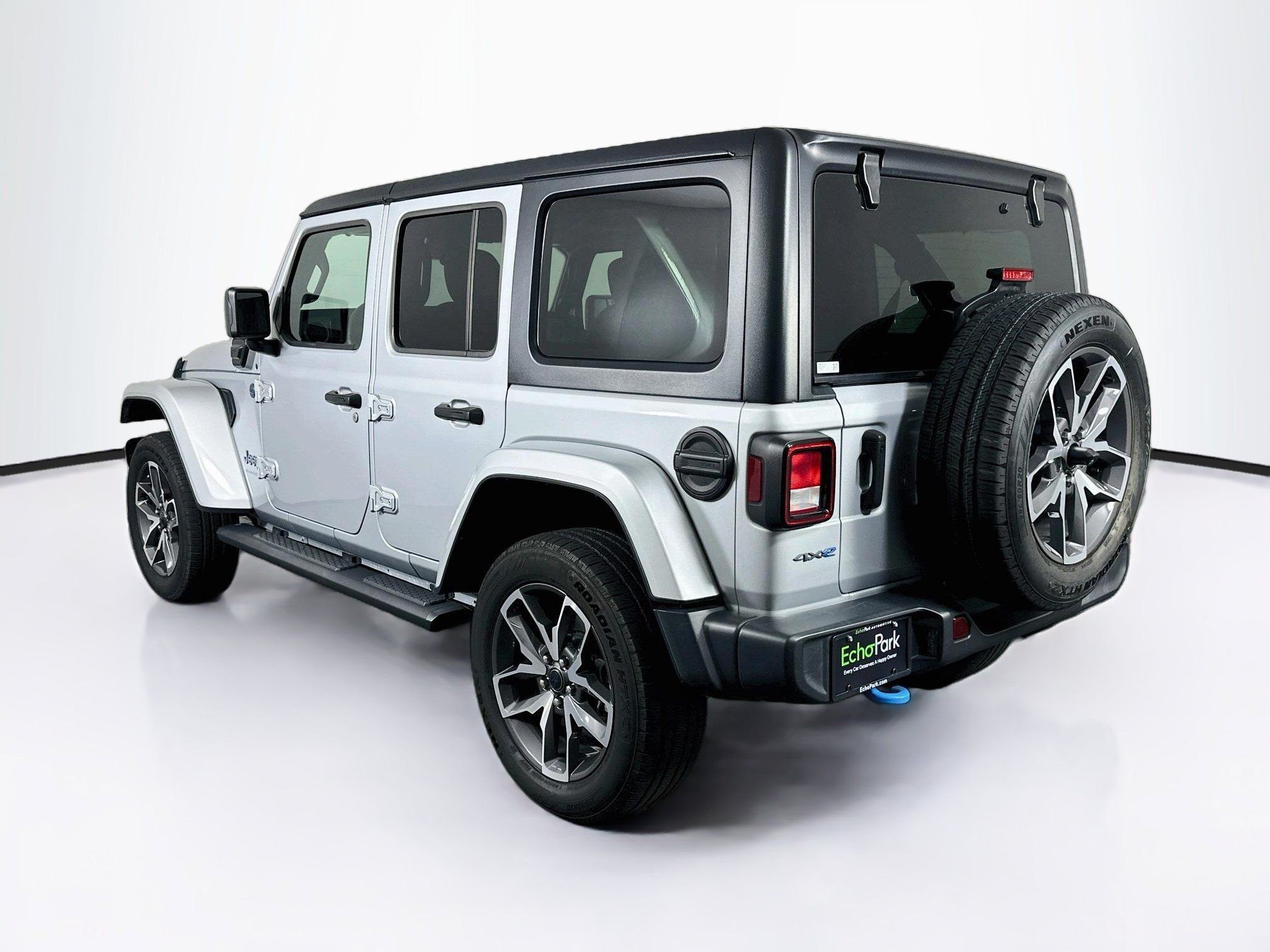 Used 2024 Jeep Wrangler Unlimited w/ Convenience Group AWD/4WD image 5