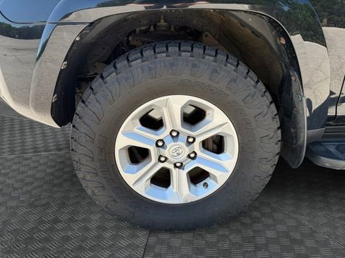 Used 2016 Toyota 4Runner SR5 AWD/4WD image 9