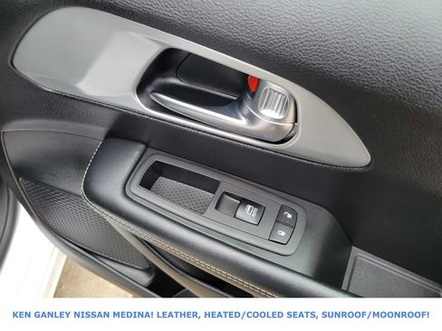 Used 2025 Chrysler Pacifica Limited image 50