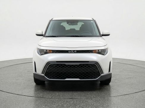 Used 2025 Kia Soul LX w/ LX Technology Package FWD image 2