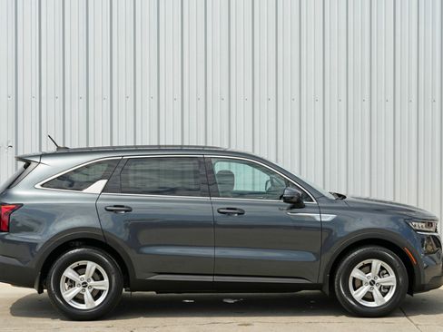 Used 2022 Kia Sorento LX image 48
