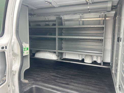 Used 2017 Chevrolet Express 2500 RWD image 20