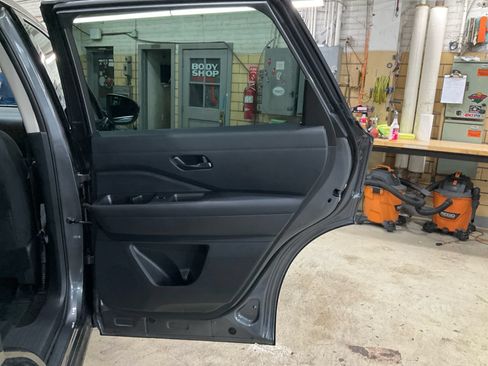 Used 2025 Nissan Pathfinder SV AWD/4WD image 33