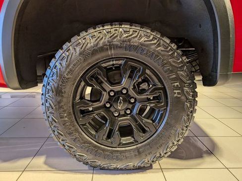 New 2026 Chevrolet Silverado 1500 ZR2 image 25