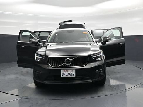 Used 2025 Volvo XC40 B5 Plus AWD/4WD image 30