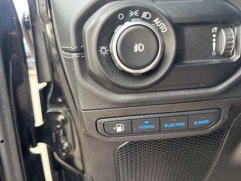 Used 2024 Jeep Wrangler Unlimited Sahara image 28