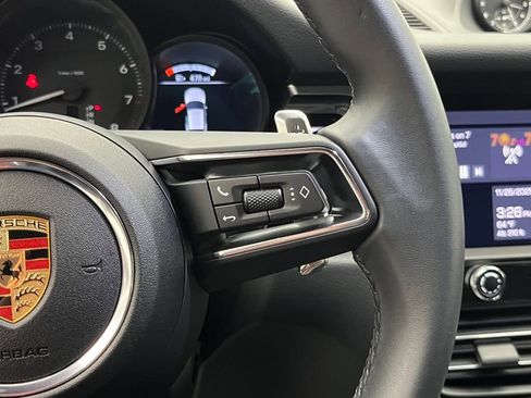 Used 2025 Porsche Macan image 14