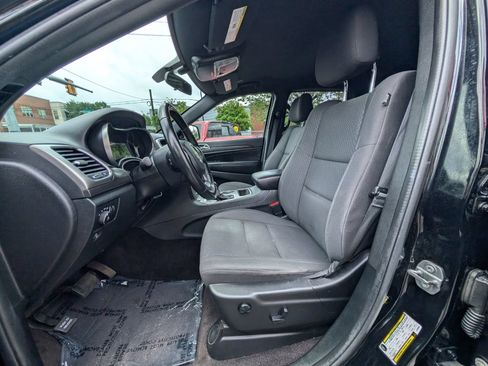 Used 2018 Jeep Grand Cherokee Laredo AWD/4WD image 15