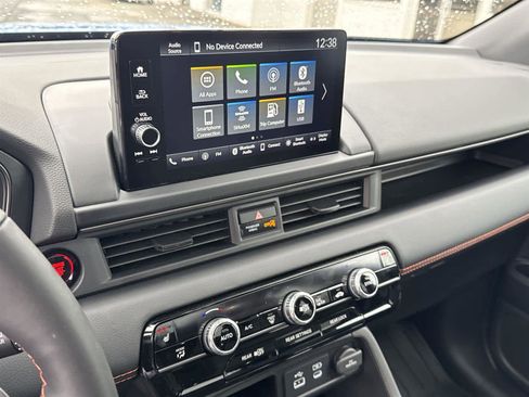 Used 2025 Honda Pilot TrailSport image 23